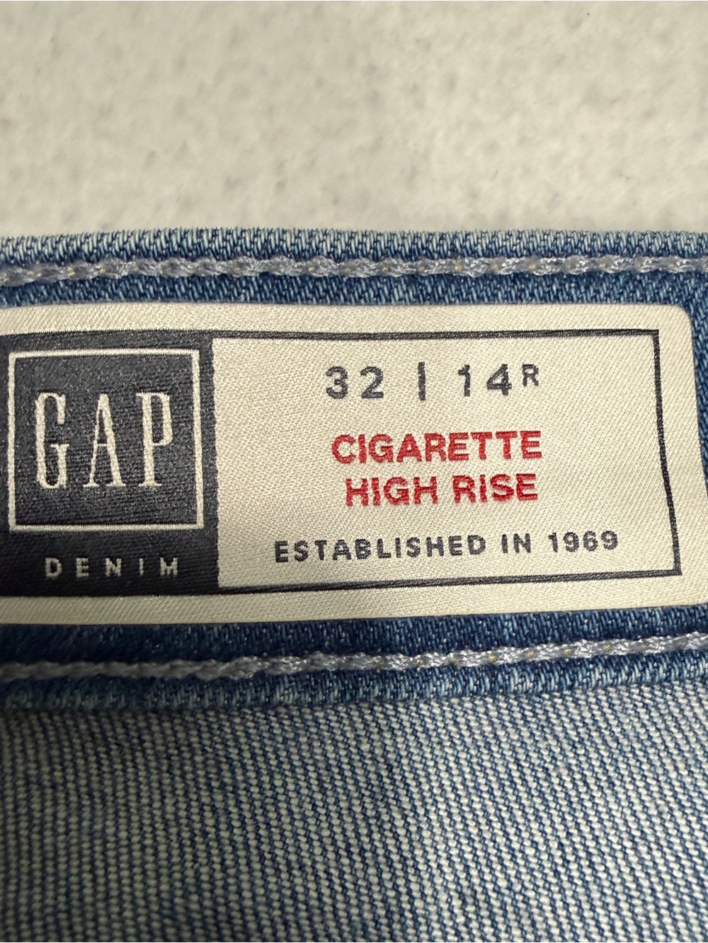 2/$30 GAP Cigarette Hi Rise Light Blue Distressed Jeans Size 32/14R #2414 - Picture 4 of 7